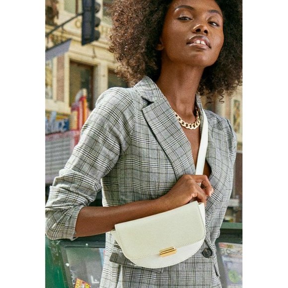 JUST FAB Get up and Go Belt Bag White/Cream - Picture 1 of 6